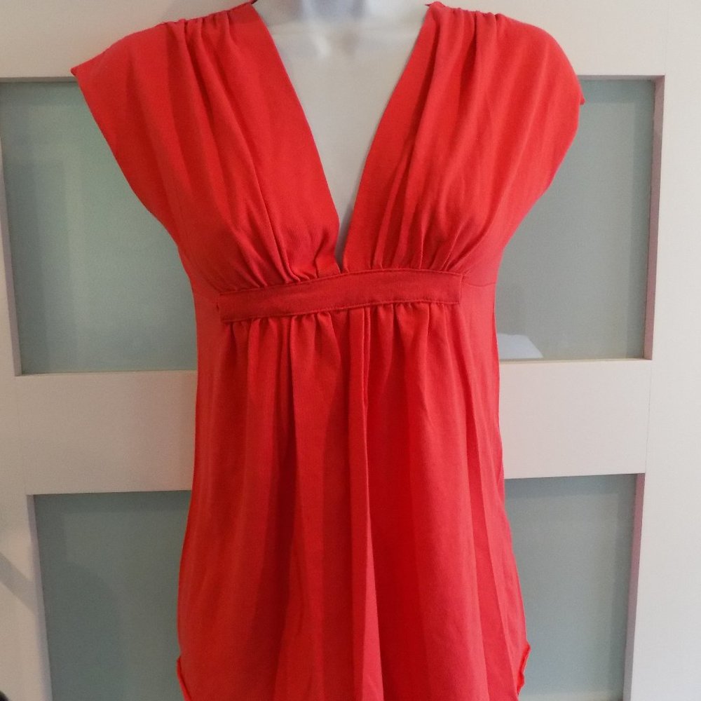 URBAN BEHAVIOR CORAL SLEEVELESS BLOUSE SIZE M WOMEN'S EUC